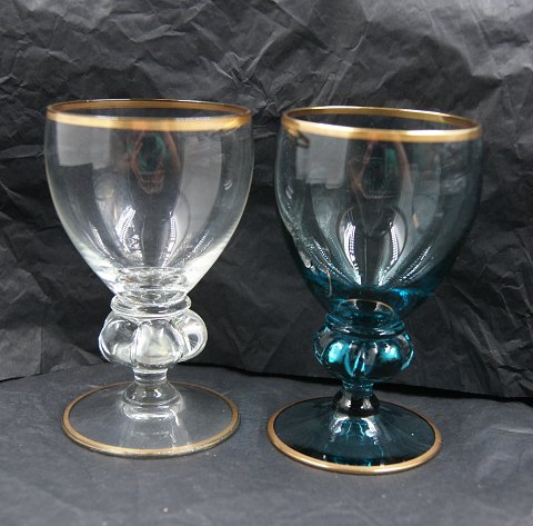 Gisselfeld with gold rim. White wine glasses, green and clear, 11cm